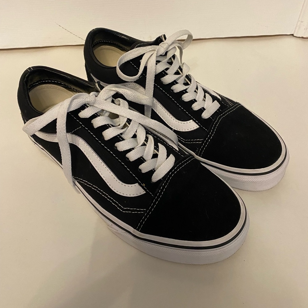 Vans Black Old Skool Off the Wall Sneaker Shoes Worn Once. Size 6 men 7.5 women